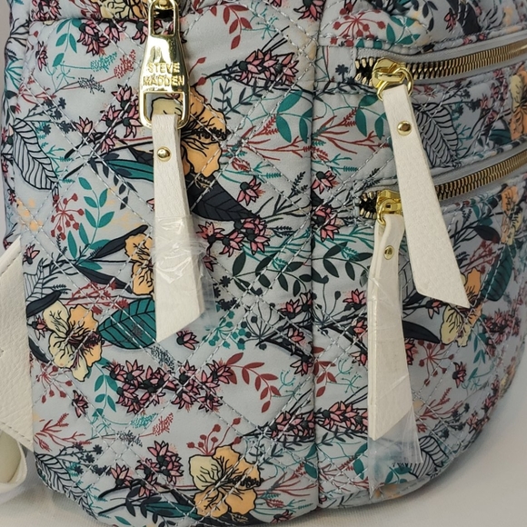 Beautiful floral Steve Madden quilted backpack 🌸 - Picture 6 of 11